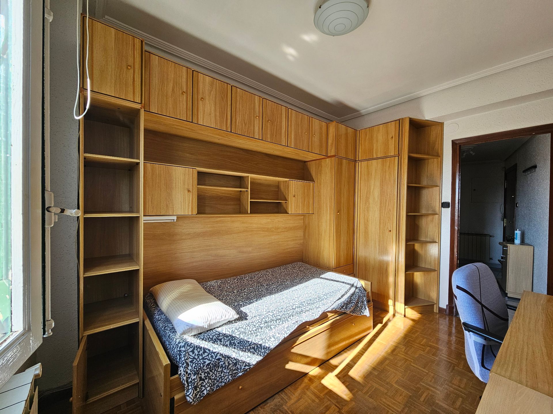 Dormitori de Pis en venda en Vitoria - Gasteiz amb Calefacció, Parquet i Moblat