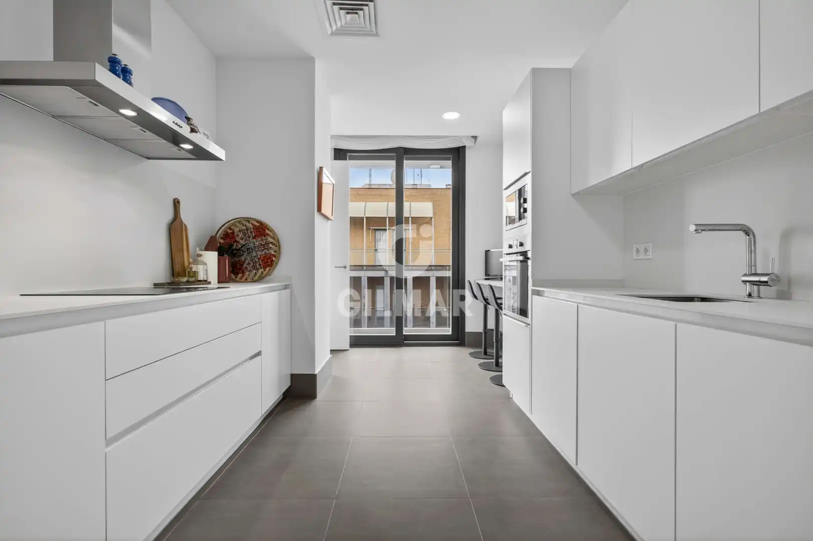 Cocina de Piso en venta en Sevilla con Calefacción, Trastero y Piscina