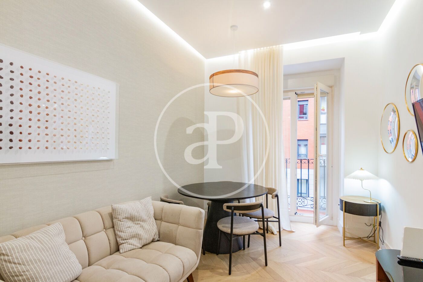 Sala d'estar de Pis en venda en  Madrid Capital amb Aire condicionat, Calefacció i Moblat