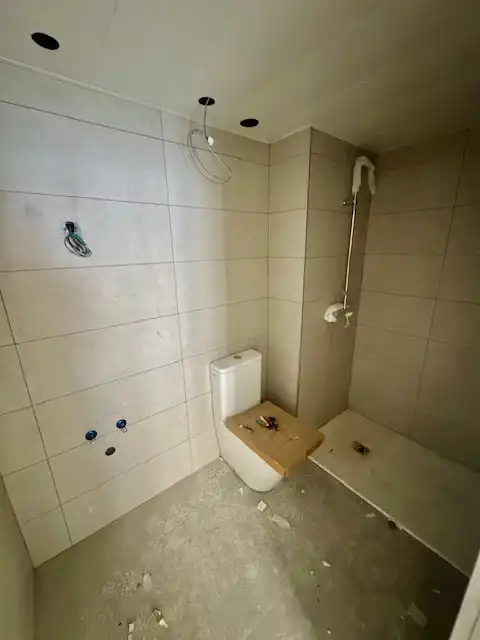 Badezimmer von Erdgeschoss zum Verkauf in Rubí mit Klimaanlage, Heizung und Parkett