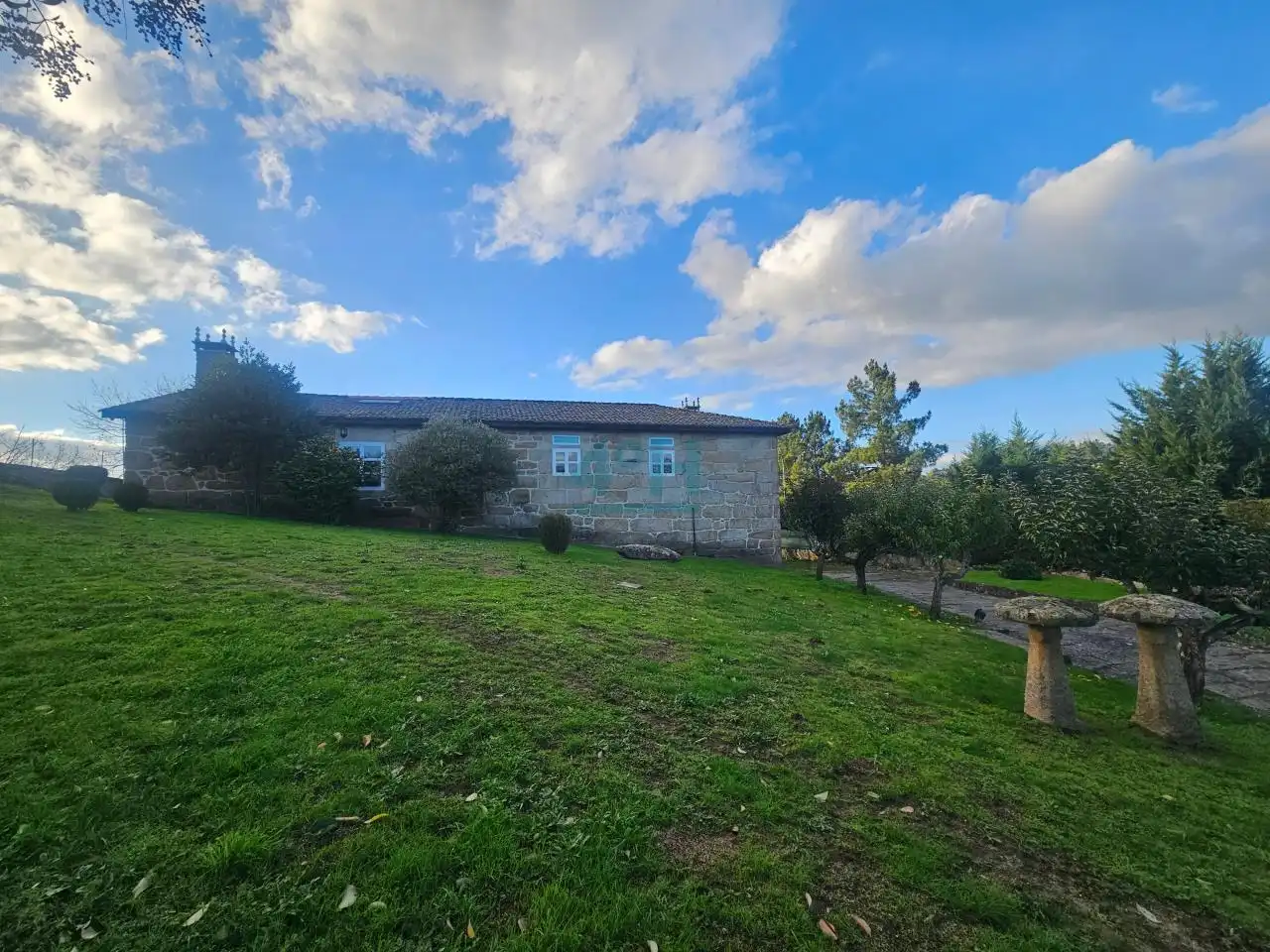 Country house with garden for sale in San Cibrao das Viñas, imagen 2