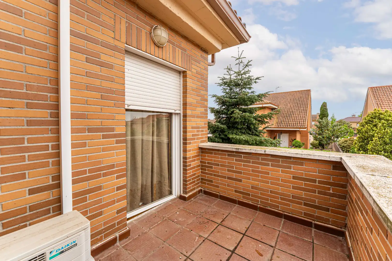 Terrassa de Casa o xalet en venda en Serranillos del Valle amb Aire condicionat, Calefacció i Jardí privat