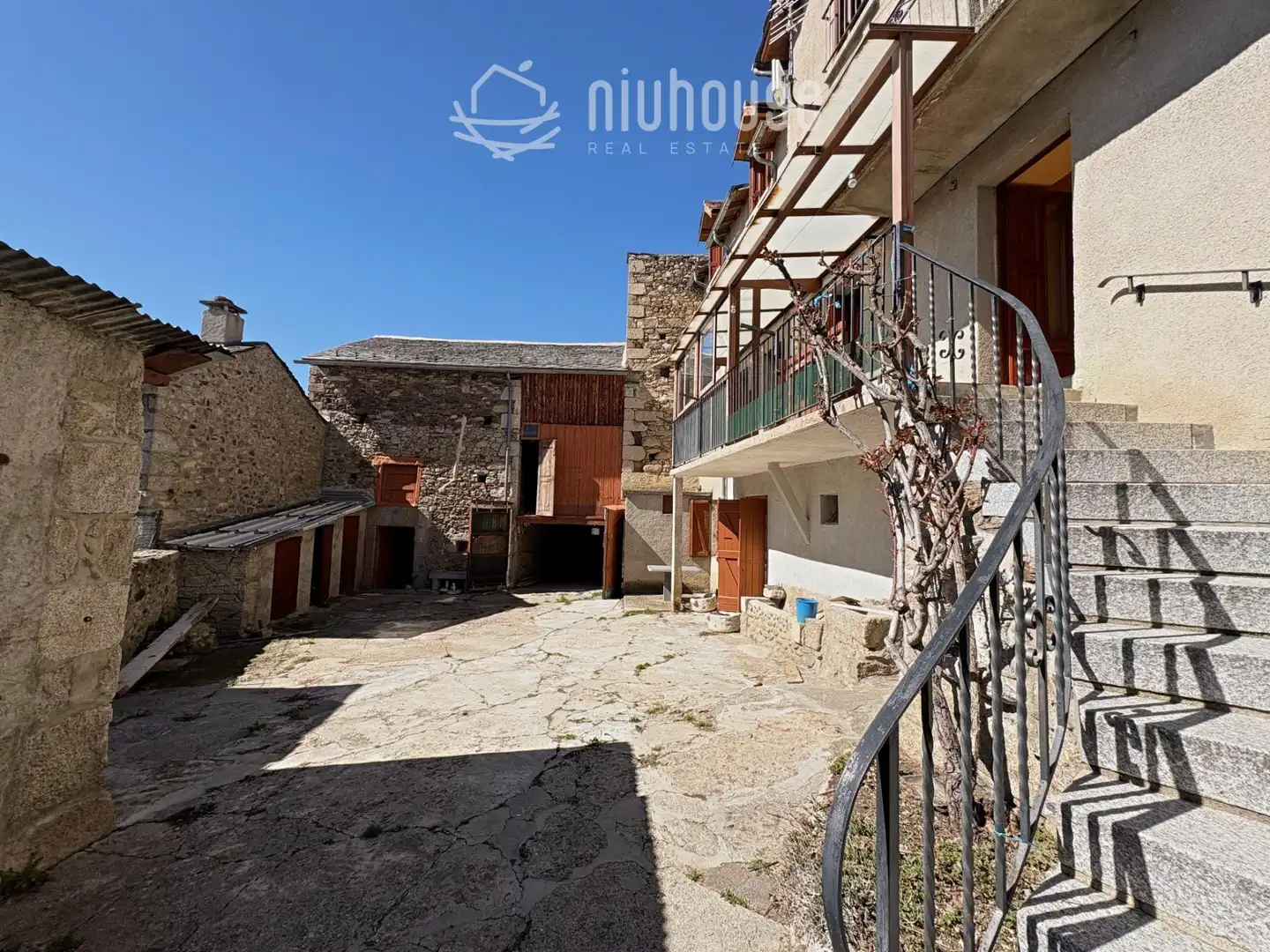 Casa rústica en venda a Dorres, imagen 2
