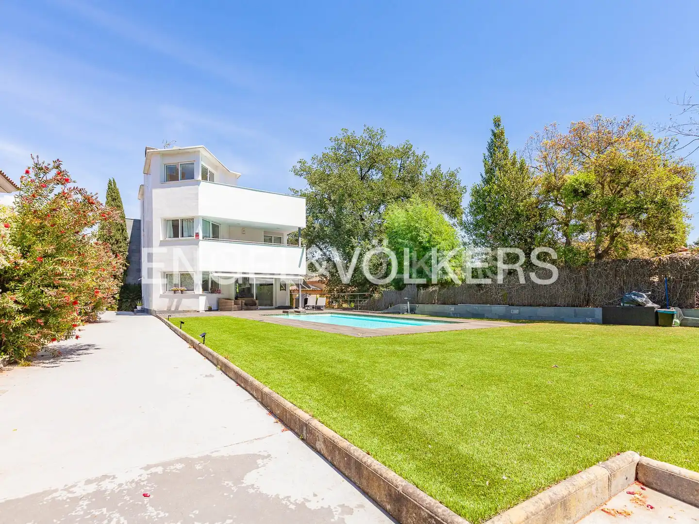 Exterior view of Houses for sale in Sant Cugat del Vallès  with Air Conditioner, Heating and Private garden