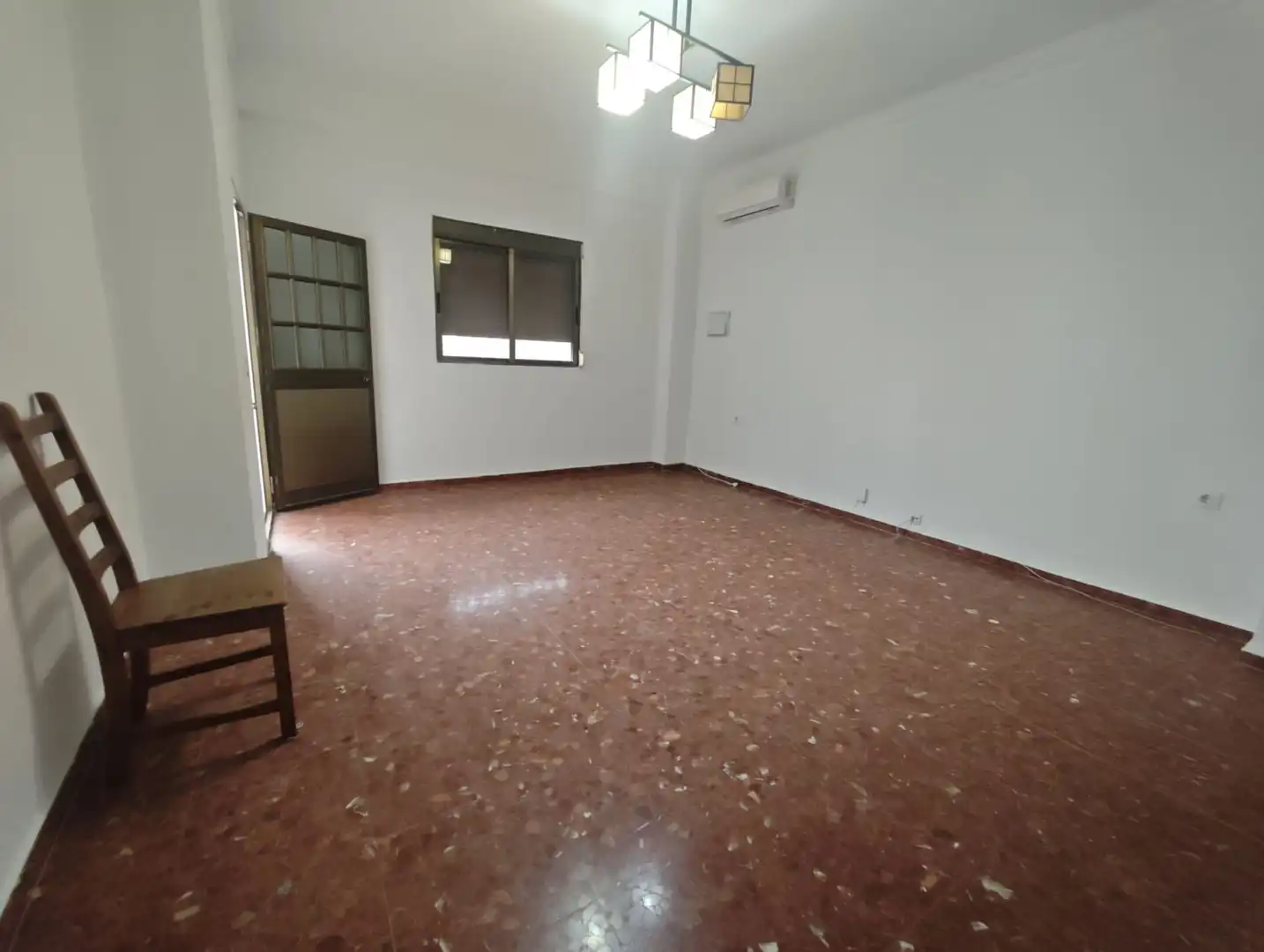 Sala de estar de Casa o chalet en venta en Alcalá de Guadaira con Aire acondicionado y Terraza