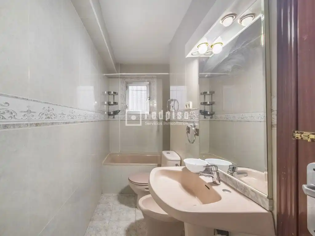 Baño de Piso en venta en Madrid con Calefacción y Terraza