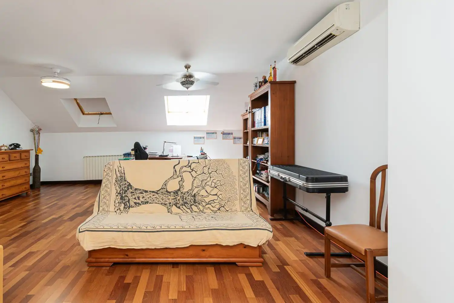 Living room of Detached homes for sale in Fuenlabrada  with Air Conditioner, Heating and Storage room