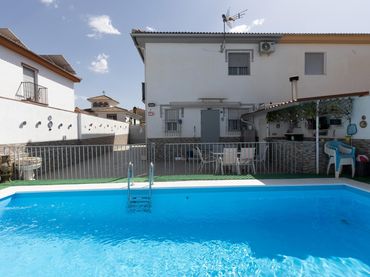 Xalet amb piscina en venda a Calle HUELVA 3