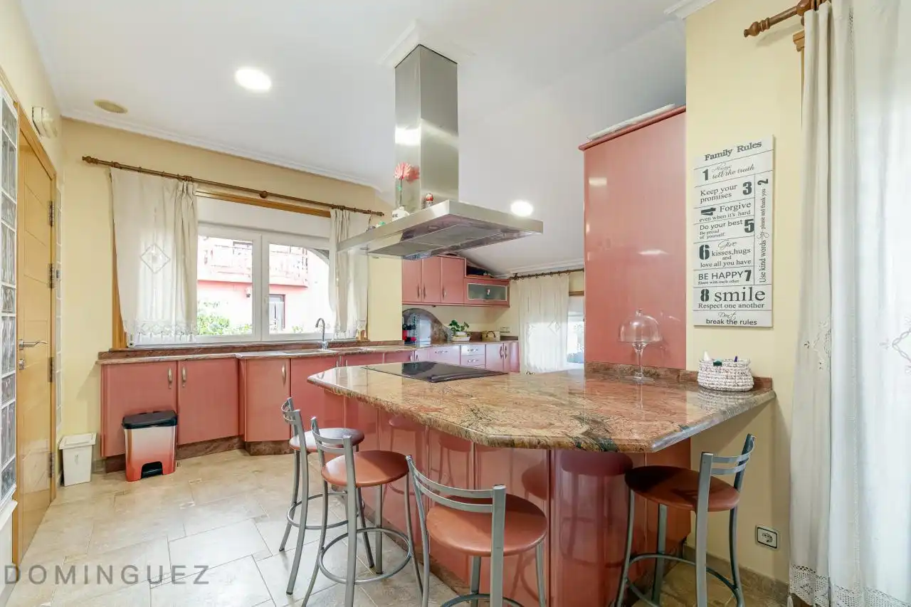 Cocina de Casa o chalet en venta en Vigo  con Calefacción, Jardín privado y Parquet