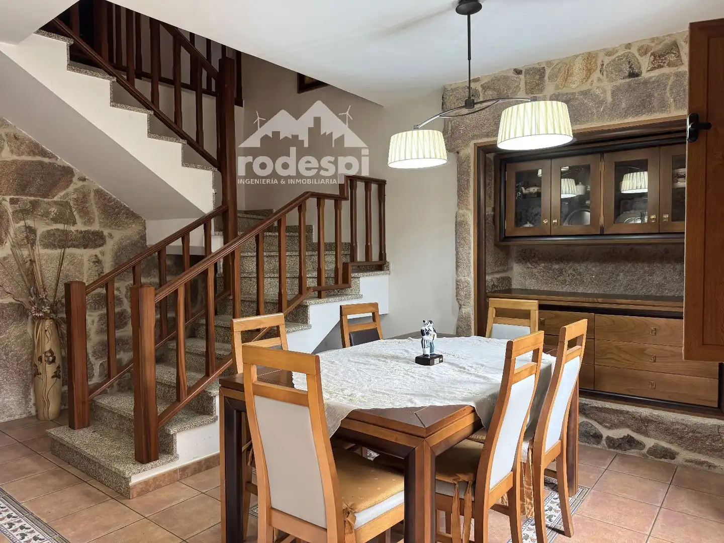 Esszimmer von Einfamilien-Reihenhaus zum Verkauf in Arbo mit Heizung, Abstellraum und Möbliert