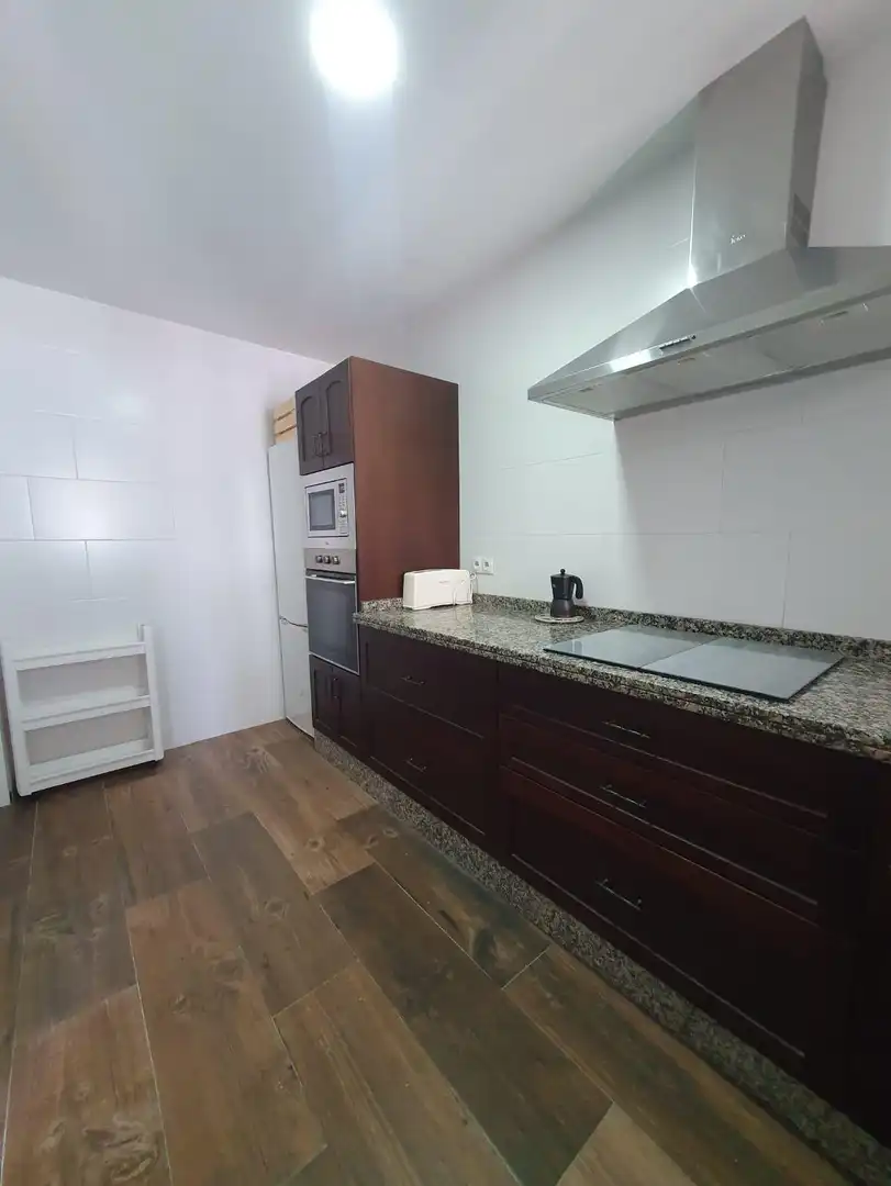 Cocina de Casa adosada de alquiler en El Puerto de Santa María con Jardín privado y Amueblado
