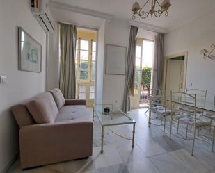 Sala d'estar de Apartament de lloguer en Málaga Capital amb Aire condicionat i Moblat