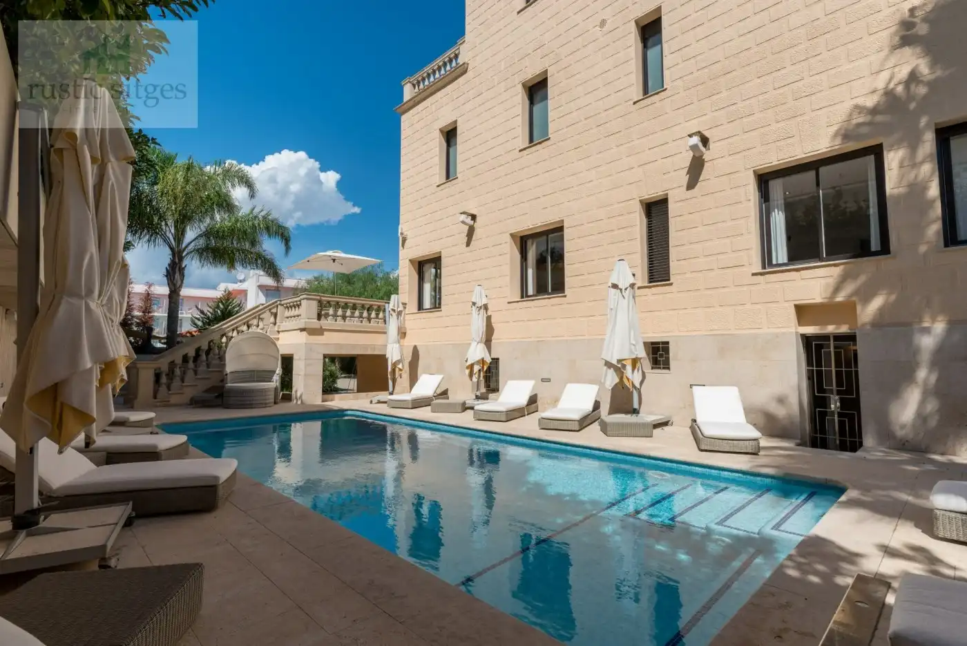Piscina de Casa o xalet en venda en Sitges amb Aire condicionat, Calefacció i Jardí privat