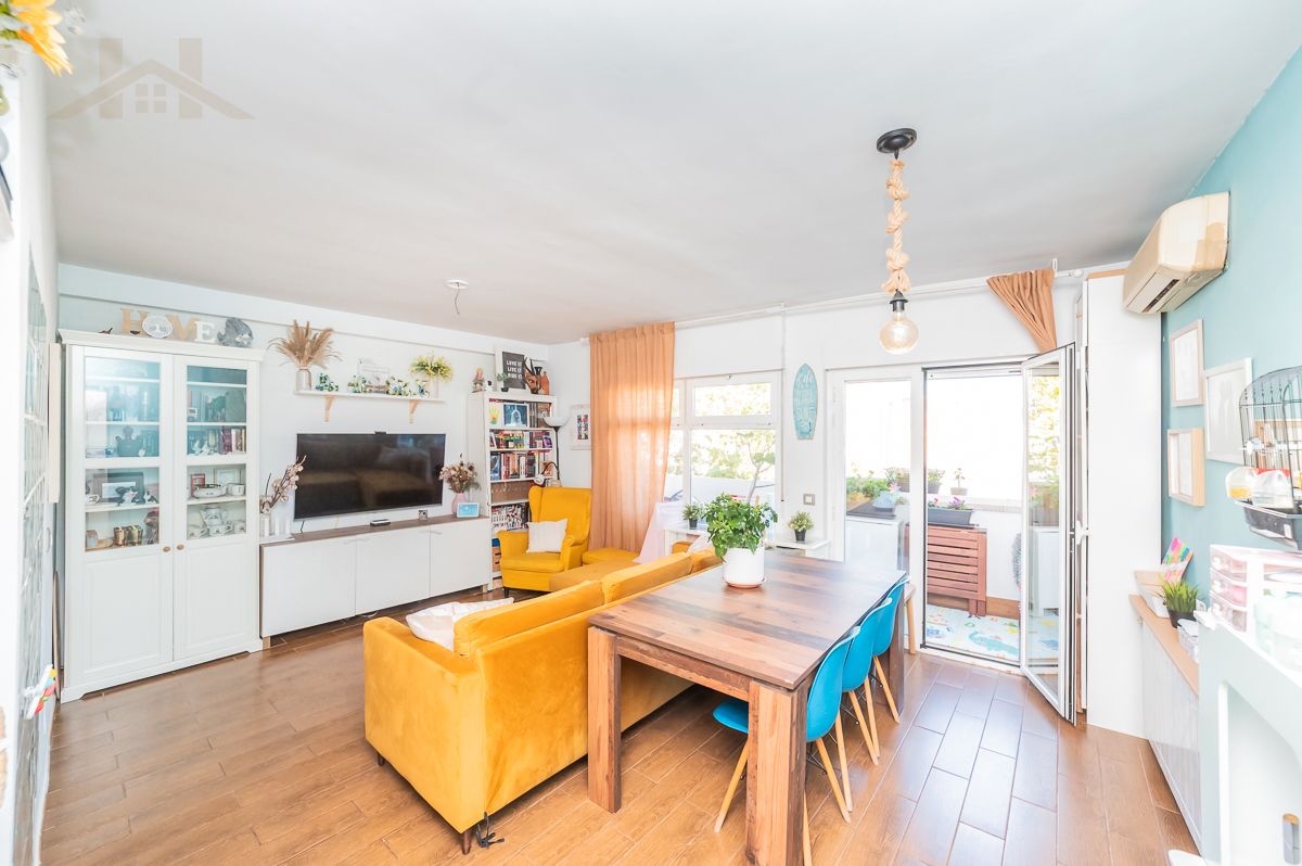 Living room of Flat for sale in Alcobendas  with Air Conditioner, Heating and Parquet flooring