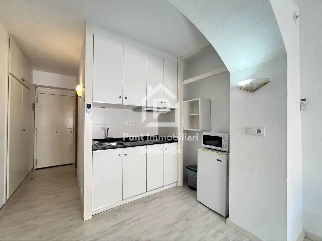 Kitchen of Study for sale in Roses  with Air Conditioner, Parquet flooring and Terrace
