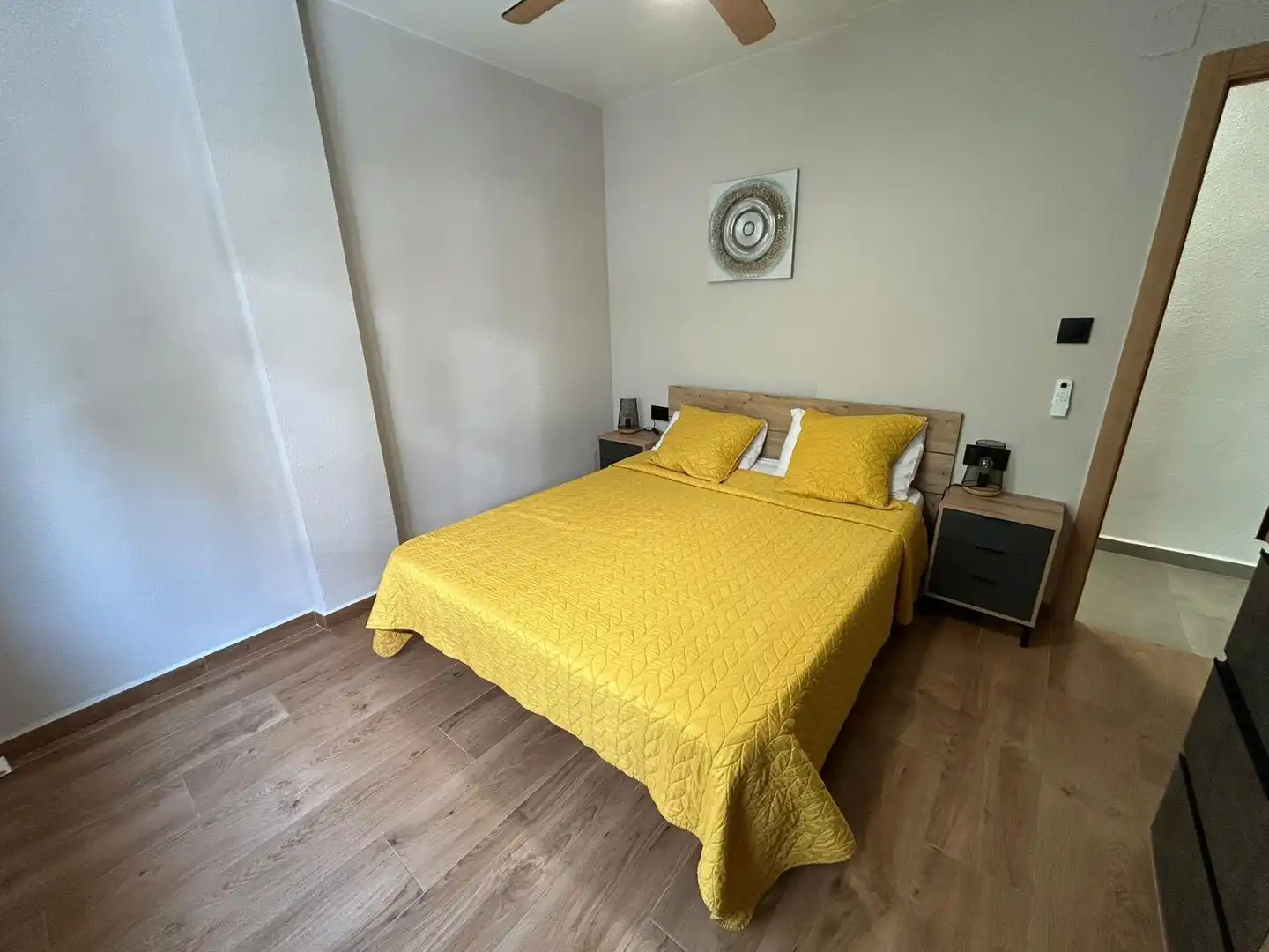 Habitación de Apartamento en venta en Torrevieja con Aire acondicionado, Amueblado y Balcón