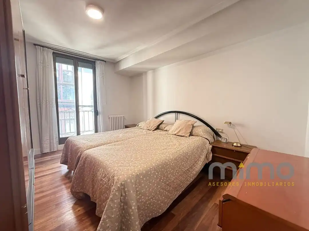 Habitación de Piso en venta en Donostia - San Sebastián  con Calefacción, Trastero y Balcón