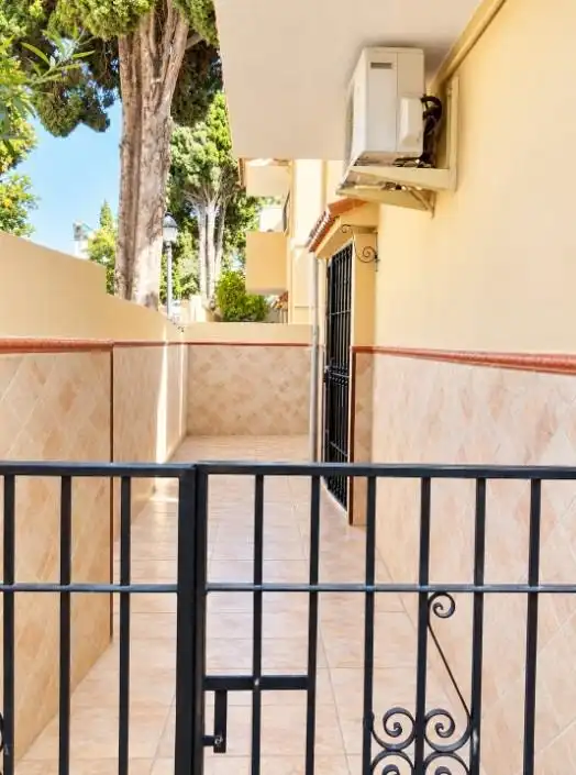 Vista exterior de Casa adosada en venta en Mijas con Aire acondicionado, Jardín privado y Terraza