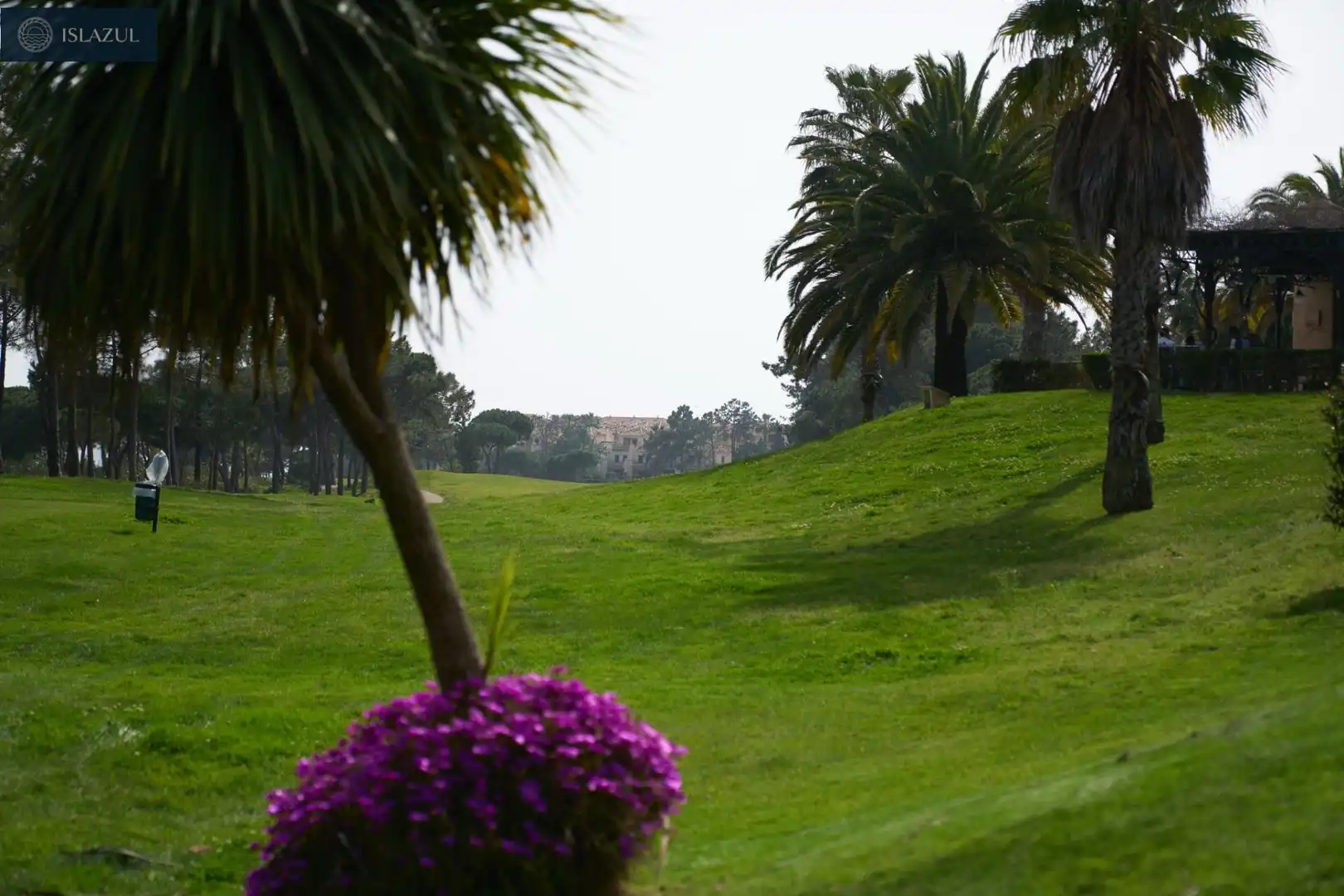 Außenansicht von Einfamilien-Reihenhaus zum Verkauf in Islantilla mit Privatgarten, Terrasse und Abstellraum