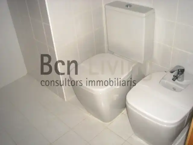 Bathroom of Flat for rent in L'Hospitalet de Llobregat  with Air Conditioner, Heating and Parquet flooring