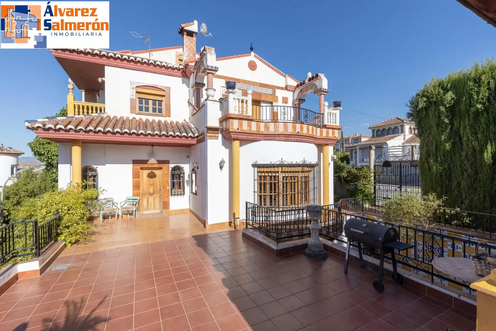 Vista exterior de Casa o chalet en venta en Altos de la Zubia