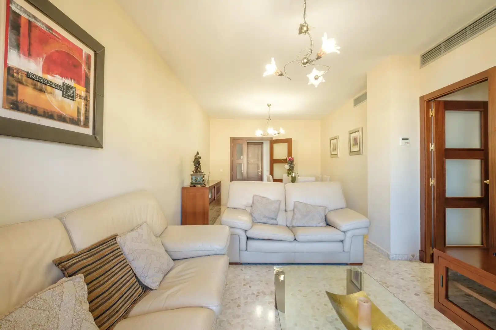 Sala de estar de Piso en venta en Alcalá de Guadaira con Aire acondicionado, Jardín privado y Terraza