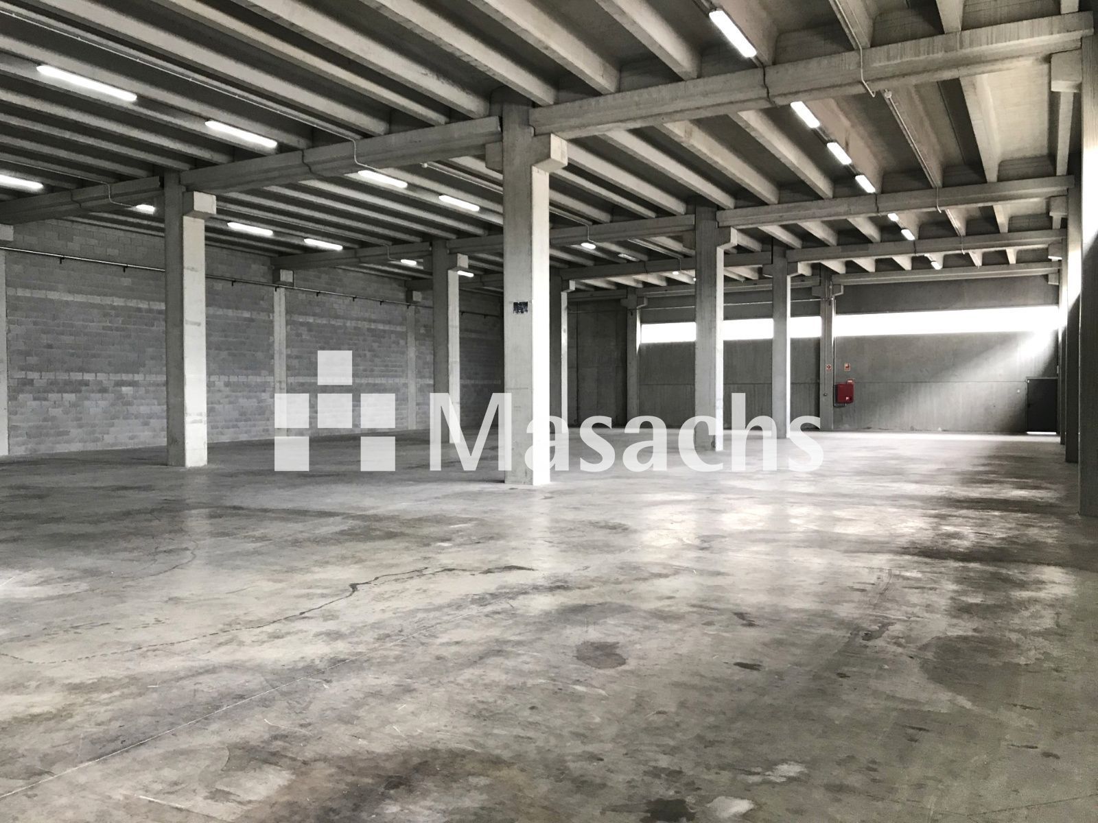 Vista exterior de Nau industrial de lloguer en Terrassa