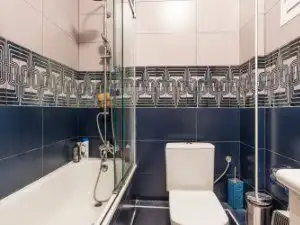 Badezimmer von Wohnung zur Miete in Madrid mit Klimaanlage, Heizung und Möbliert