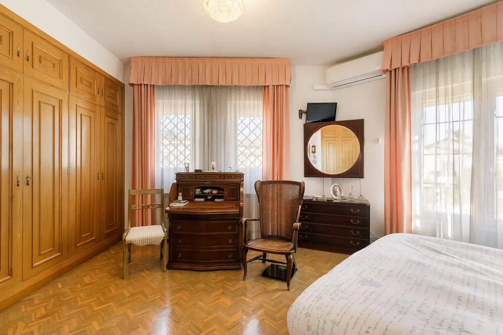 Dormitori de Casa o xalet en venda en Granada amb Aire condicionat, Calefacció i Jardí privat