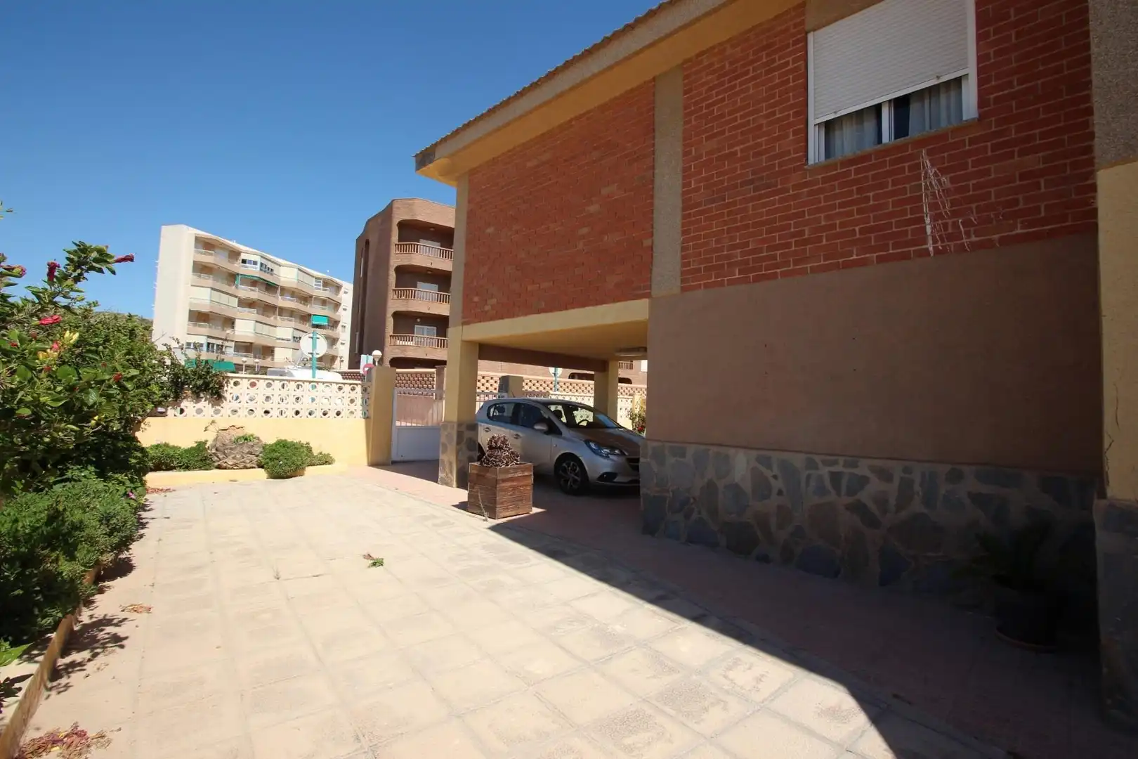 Parking de Casa o chalet en venta en Guardamar del Segura con Jardín privado, Terraza y Piscina