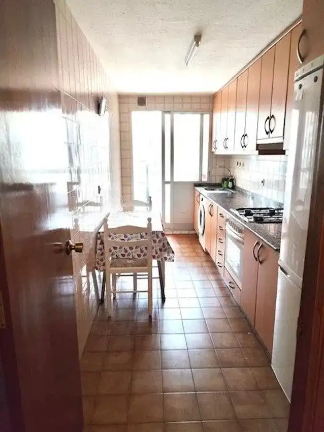 Kitchen of Flat for rent in Santiago de Compostela   with Heating, Furnished and Oven