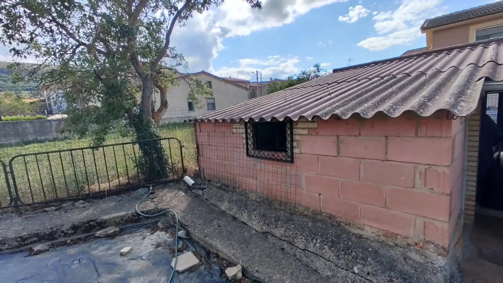 Vista exterior de Casa o xalet en venda en Oña amb Jardí privat, Terrassa i Traster