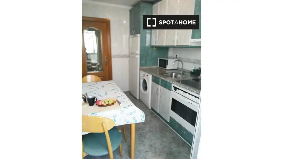 Kitchen of Flat for share in Zaragoza  with Air Conditioner, Heating and Furnished