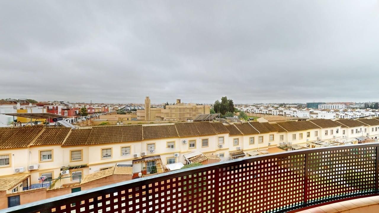 Exterior view of Flat to rent in Dos Hermanas  with Air Conditioner and Community pool