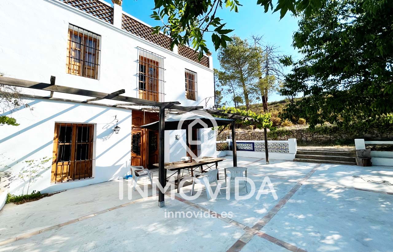 Vista exterior de Finca rústica en venda en Enguera amb Jardí privat, Terrassa i Traster