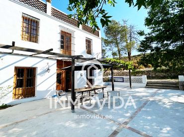 Maison rustique avec jardin à vendre à Enguera