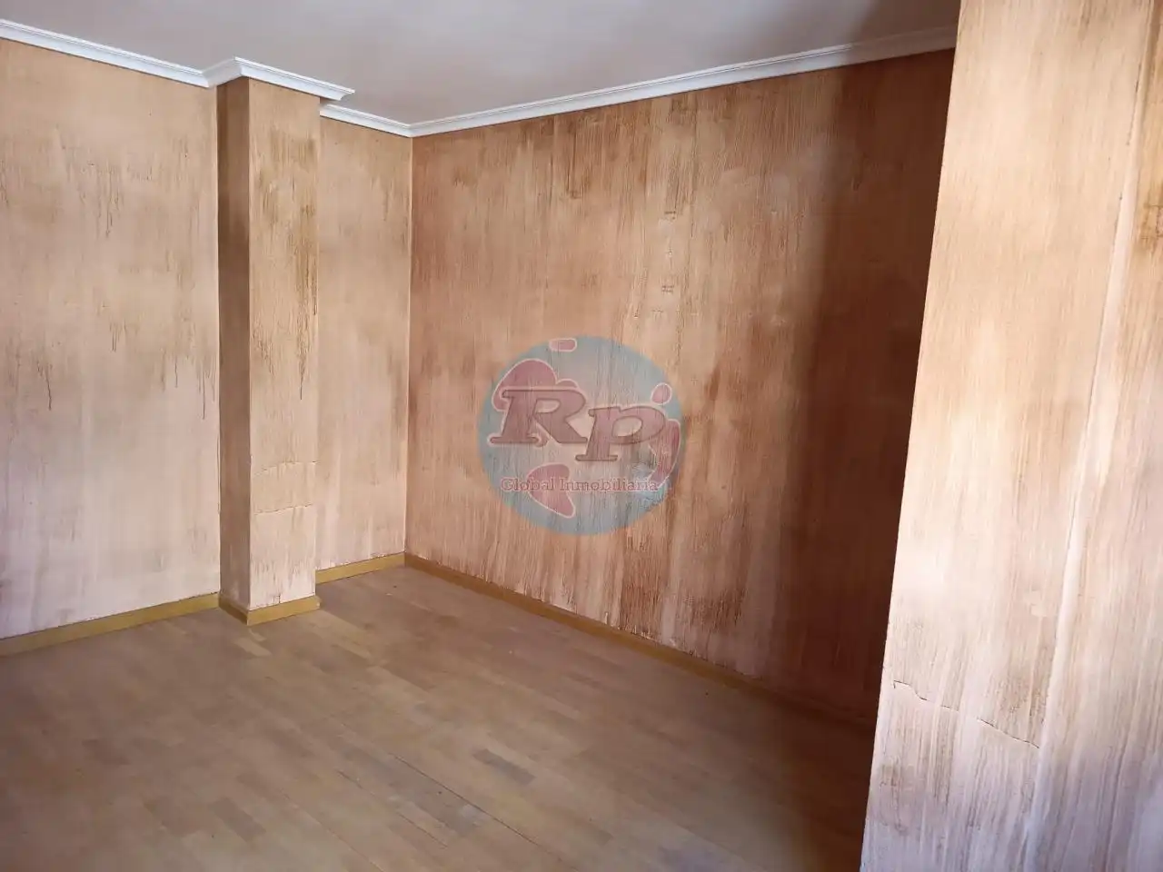 Piso en venta en La Robla  con Parquet