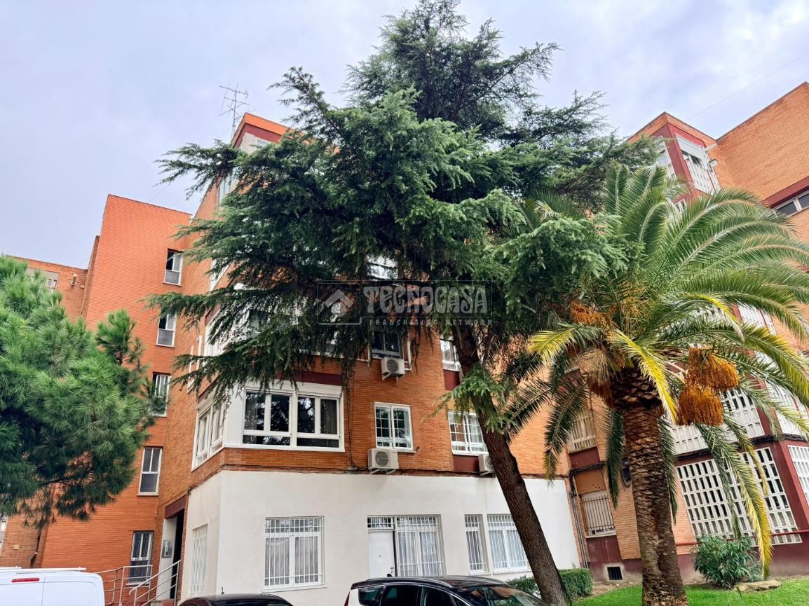 Exterior view of Flat for sale in  Madrid Capital  with Air Conditioner and Heating