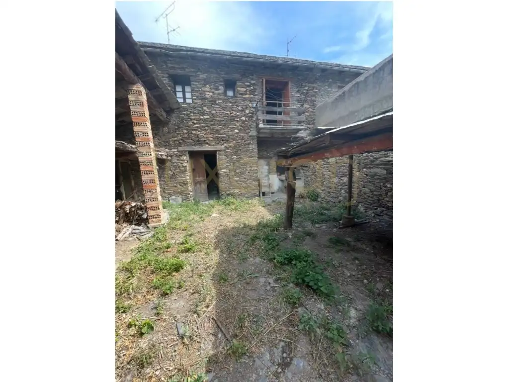 Casa o xalet en venda en Tírvia