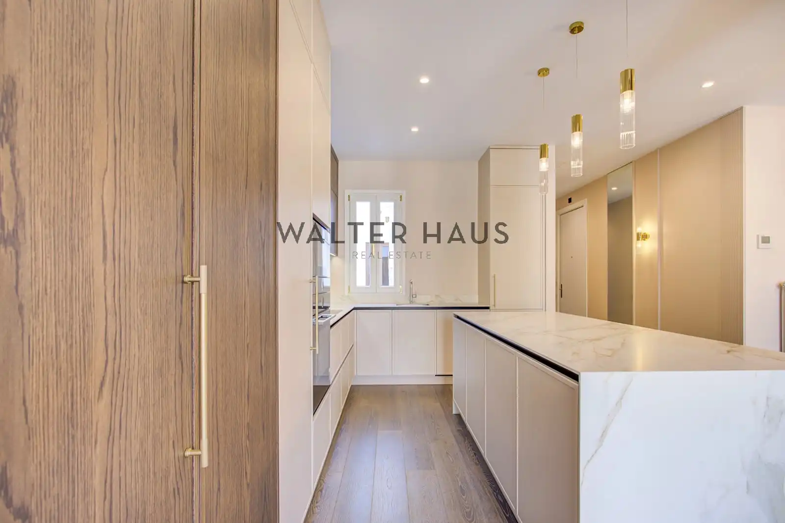 Küche von Wohnung zum Verkauf in Barcelona mit Klimaanlage und Heizung