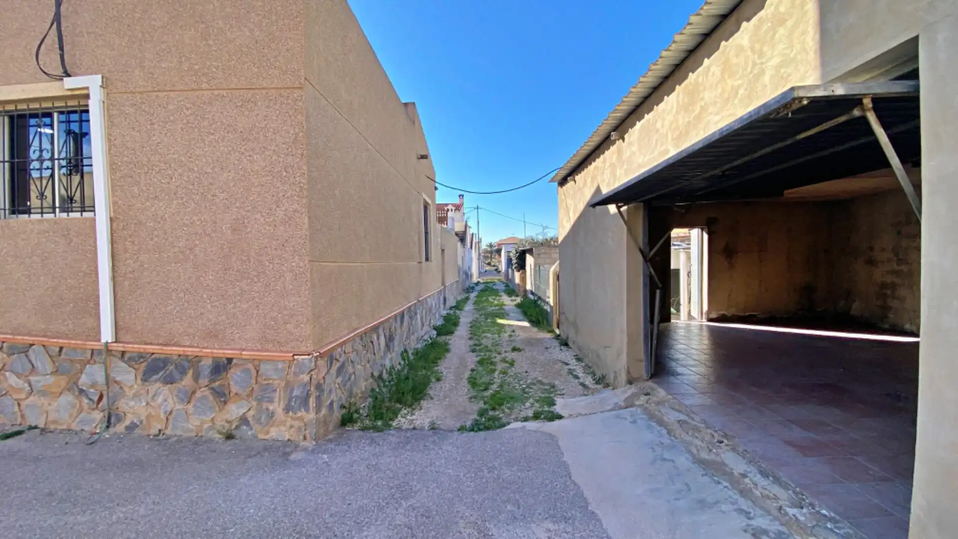Vista exterior de Casa o xalet en venda en Alicante / Alacant amb Aire condicionat, Traster i Moblat