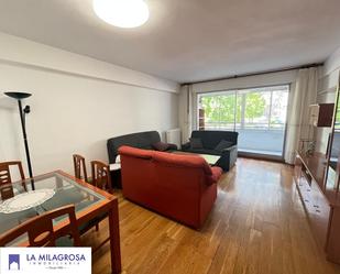 Sala d'estar de Pis de lloguer en Barañain amb Calefacció, Terrassa i Balcó