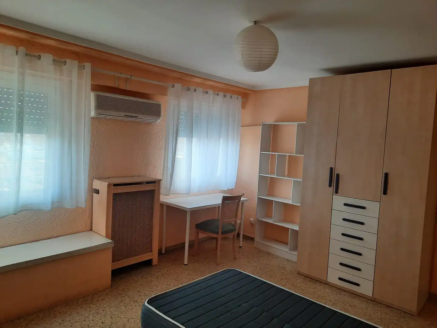 Habitación de Piso de alquiler en Zaragoza con Calefacción, Amueblado y Horno
