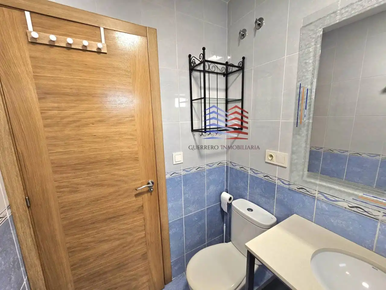 Baño de Estudio de alquiler en Ourense Capital  con Calefacción, Parquet y Trastero