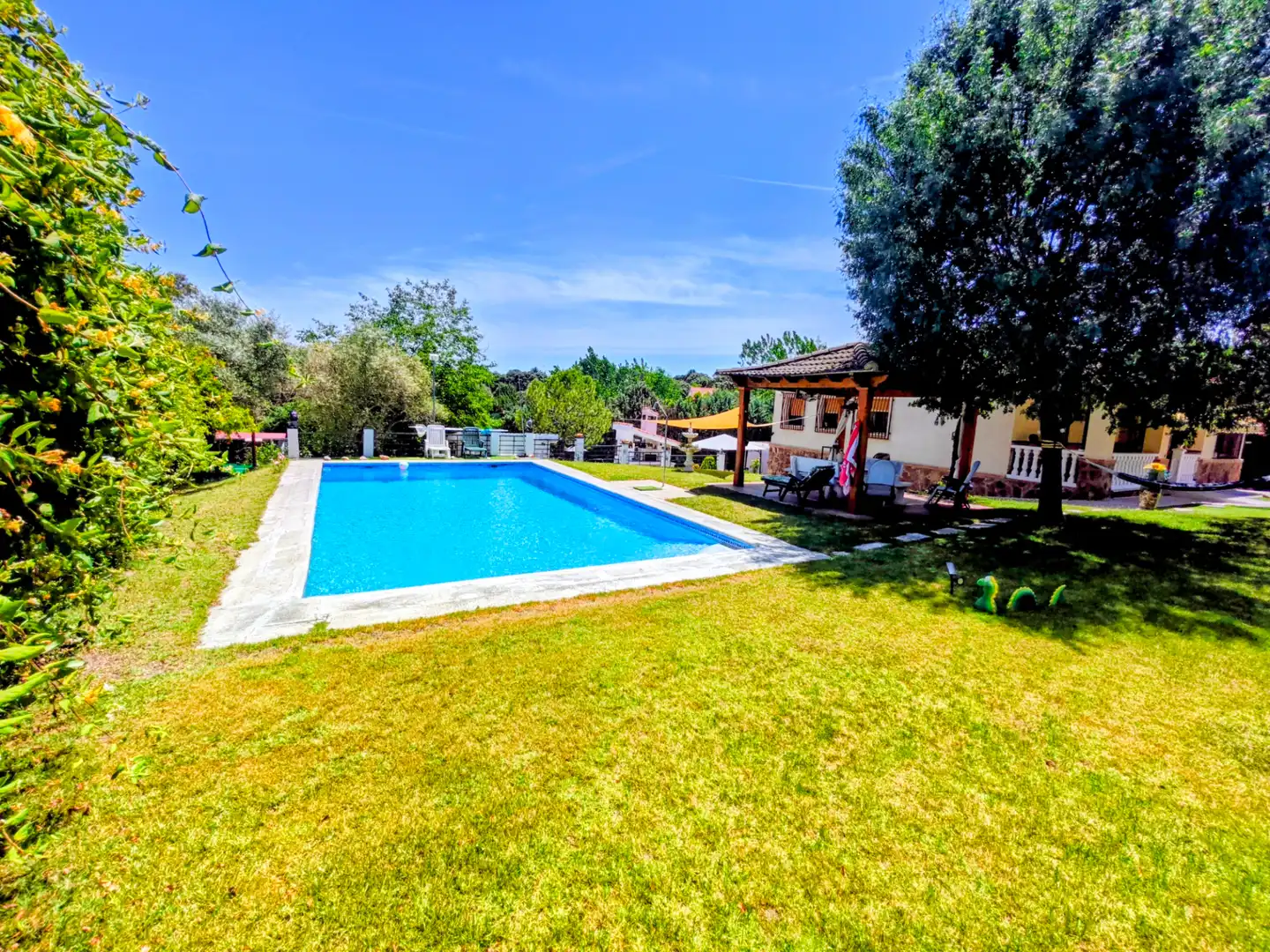 Piscina de Casa o chalet en venta en El Casar de Escalona con Aire acondicionado, Calefacción y Jardín privado