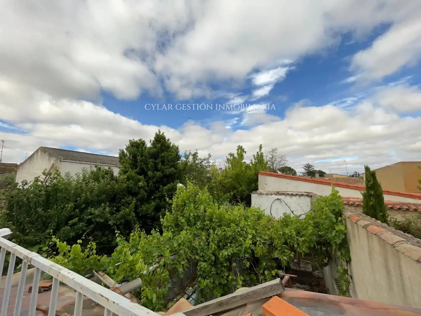 Vista exterior de Casa o chalet en venta en Monterrubio de Armuña con Terraza, Trastero y Piscina