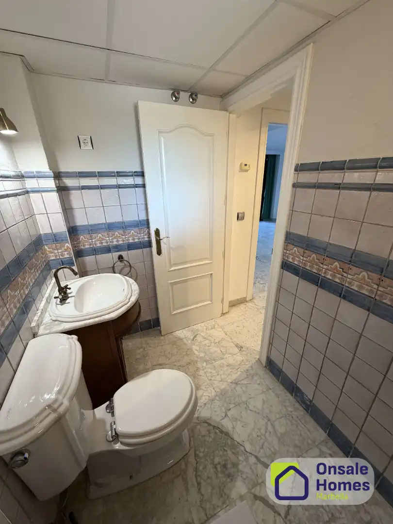 Baño de Casa adosada en venta en Marbella con Aire acondicionado, Jardín privado y Terraza