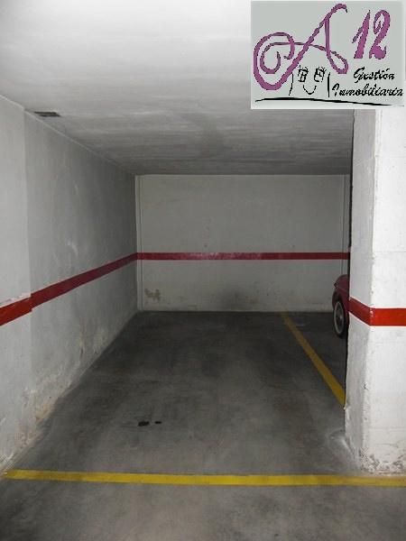 Garage to rent in Juan De Garay, Favara