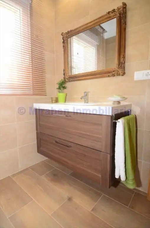 Baño de Piso de alquiler en Boiro con Calefacción, Terraza y Amueblado
