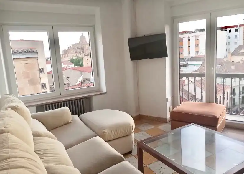 Flat with terrace to rent in Gran Vía